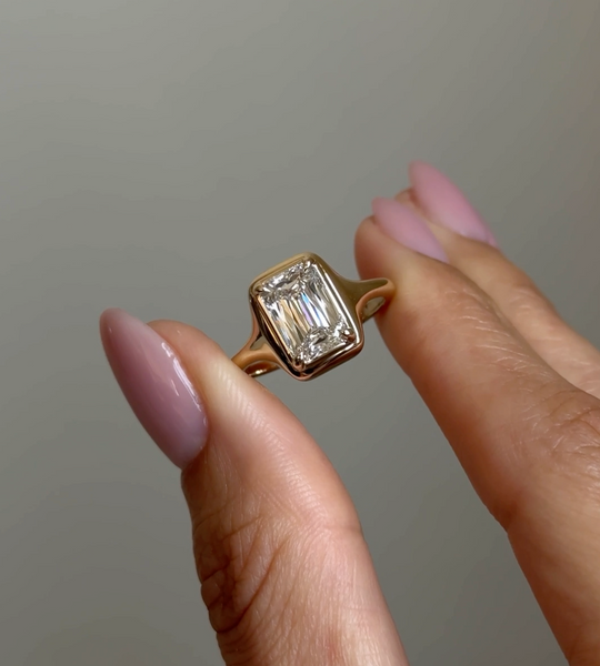 Emerald cut Ring