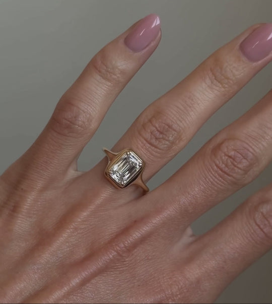Emerald cut Ring