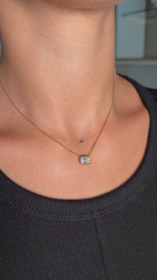 Bezel Necklace 2CT Emerald